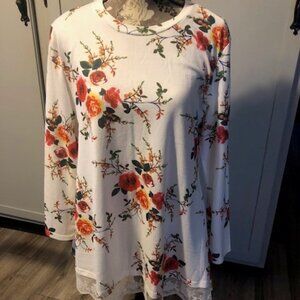 NWT Wekili Large Flowered Top with Lace bottom